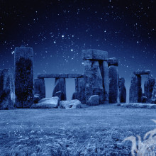 Foto nocturna de Stonehenge en tu foto de perfil