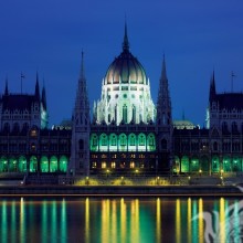 Bâtiment du parlement hongrois de nuit sur la photo de profil