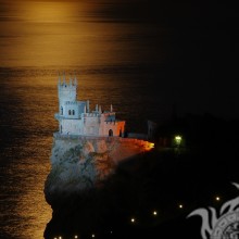 Замок Ласточкино гнездо ночью фото на аву