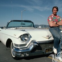 Jeune Schwarzenegger à la voiture sur l'avatar