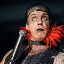 Bis Lindemann Sänger am Mikrofon Avatar herunterladen