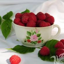 Photo a cup of raspberries for Instagram