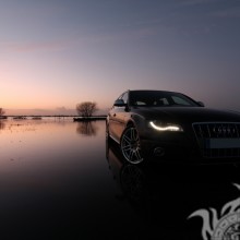 Foto de descarga del coche Audi en YouTube