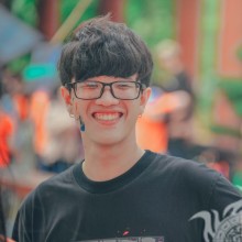 Chinês com óculos no avatar