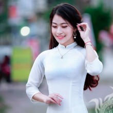 Красивая китайская девушка для аватара