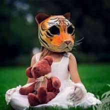 Девочка в маске тигра ава без лица
