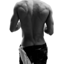 Накачанная спина мужская черно белое фото