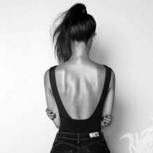 Photos de filles du dos à l'avatar en noir et blanc