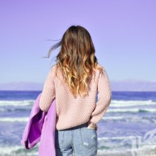 Девушка на море со спины на аватар