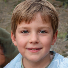 Фотография русого мальчика на аватарку
