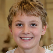 Porträt eines Jungen mit blonden Haaren für TikTok