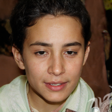 Foto da capa de um menino com cabelo escuro 50 x 50 pixels