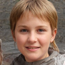 Фотографія хлопчика зі світлим волоссям для TikTok