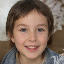 Retrato de un niño feliz con un peinado corto