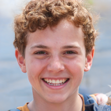 Foto grátis do rosto de um menino com 900 x 900 pixels
