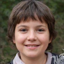 Фотография мальчика шатена на природе