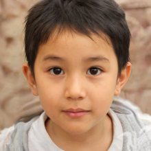 Foto eines kleinen asiatischen Jungen