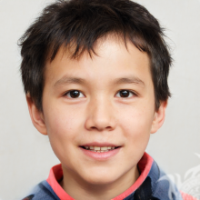 Фотография мальчика с короткими волосами на белом фоне