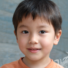 Foto des asiatischen Jungen auf blauem Hintergrund