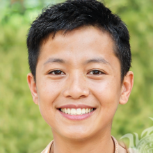 Photo un garçon asiatique joyeux dans la nature