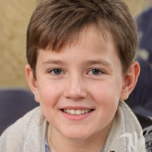Foto de un niño de cabello castaño sonriente para TikTok