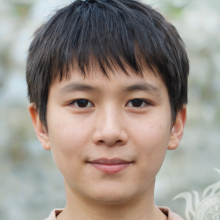 Foto eines brünetten asiatischen Jungen
