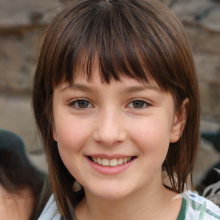 Foto de rosto de menina sorridente de 9 anos