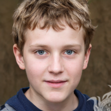 Foto de um menino com cabelo loiro para registro