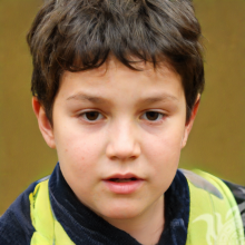 Фотографія хлопчика брюнета для реєстрації