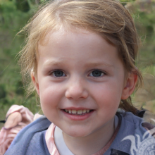 Фото маленькой улыбающейся девочки на аватарку