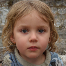Schönes Foto des Gesichts eines kleinen asiatischen slawischen Mädchens
