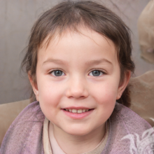 Visages de petites filles aux cheveux courts