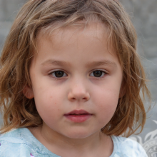 Foto de una niña en un avatar en una tableta