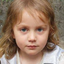 Foto eines introvertierten kleinen Mädchens