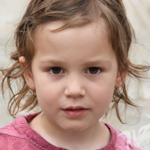 Фото з пригніченою маленькою дівчинкою