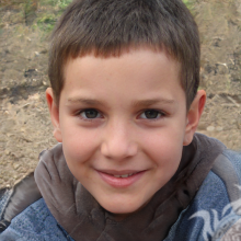Laden Sie das Foto des Gesichtes eines fröhlichen Jungen ohne Registrierung herunter