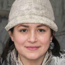 Фото женщины в шляпе на аватарку