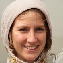 Foto de uma mulher com um capuz na foto do perfil
