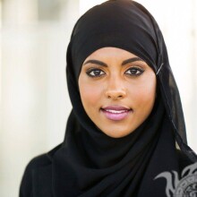 Mulher muçulmana em hijab no avatar