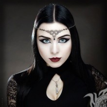 Девушка брюнетка готика вампир