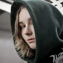 Avatar pour une fille de 16 ans avec une capuche