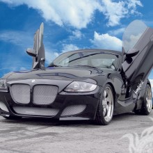 Foto de un automóvil BMW en el avatar de una bloguera