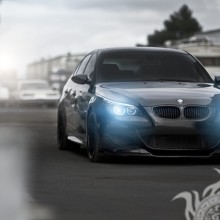 Téléchargement automatique de BMW sur l'image d'avatar pour femme