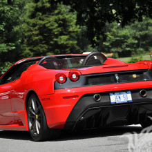 На аватарку фотку Ferrari скачать