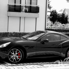 Картинка машины Ferrari на аву
