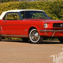 Классический красный Ford Mustang скачать фото на аву для девушки