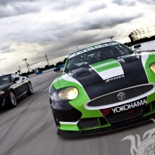 Precioso coche de carreras verde descarga una foto en tu foto de perfil en YouTube