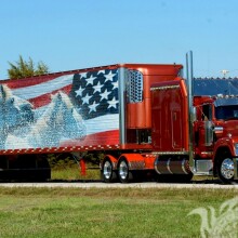 Photo cool sur l'avatar pour un grand camion rouge à vapeur