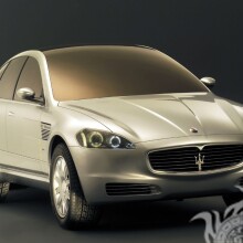Laden Sie ein Bild eines eleganten Maserati auf Ihrem Profilbild für einen Mann herunter