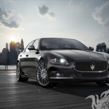 Laden Sie das Foto eines eleganten Maserati auf Ihr Profilbild für einen Mann herunter